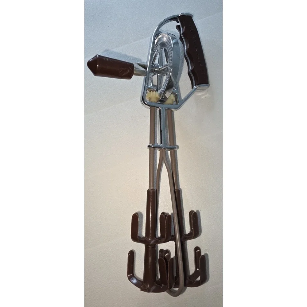 Vintage Maynard Egg Beater Manual Hand Mixer Double Nylon Beaters Brown Handle‎